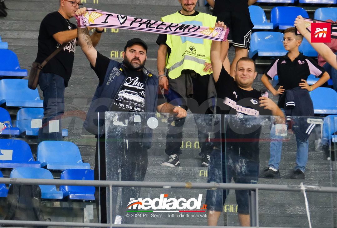 FOTOTIFO Napoli-Palermo 5-0, gli scatti ai tifosi al “Maradona” (GALLERY) - immagine 2