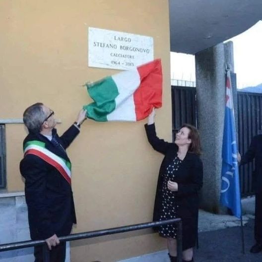 La targa commemorativa a Como Stefano Borgonovo