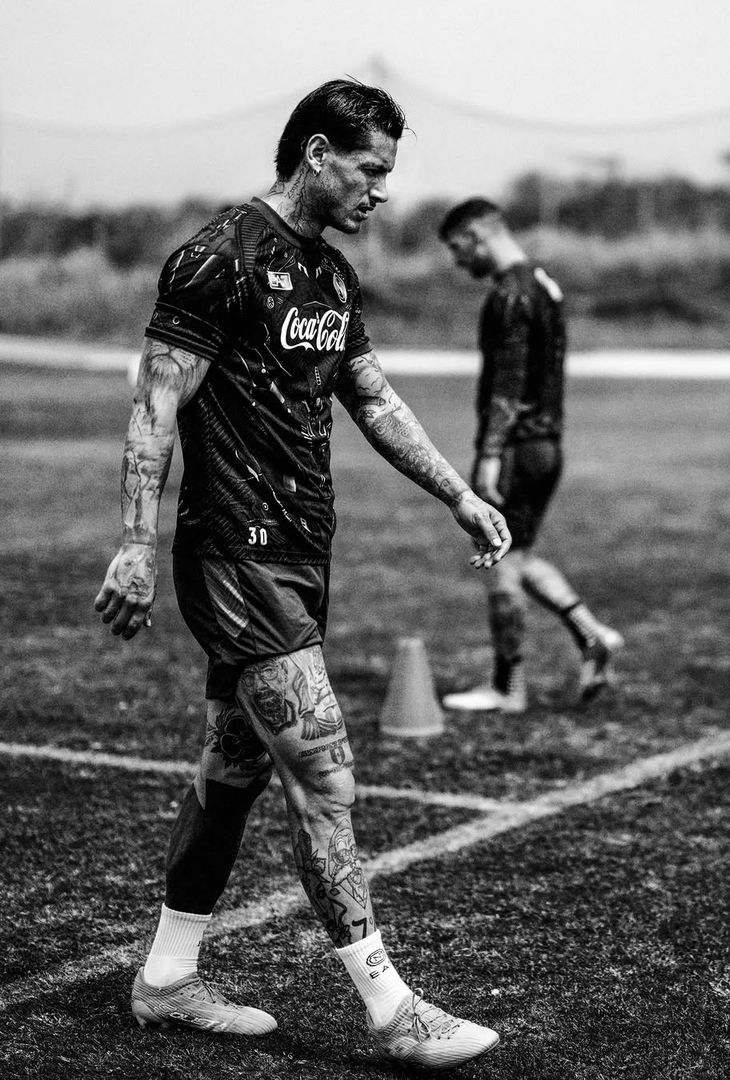 'Rinfrescati e ricomincia'. Il Napoli condivide su Instagram le migliori immagini della seduta d'allenamento svolta quest'oggi.