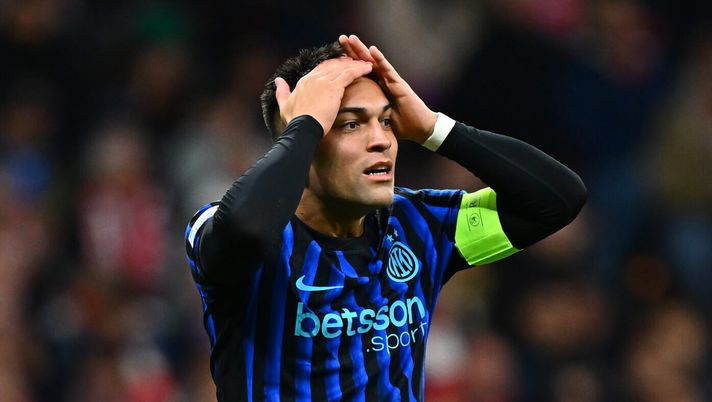 Getty Atletico-Inter, retroscena Lautaro: “Non ha preso bene il cambio e quando si è seduto ha…” - immagine 1