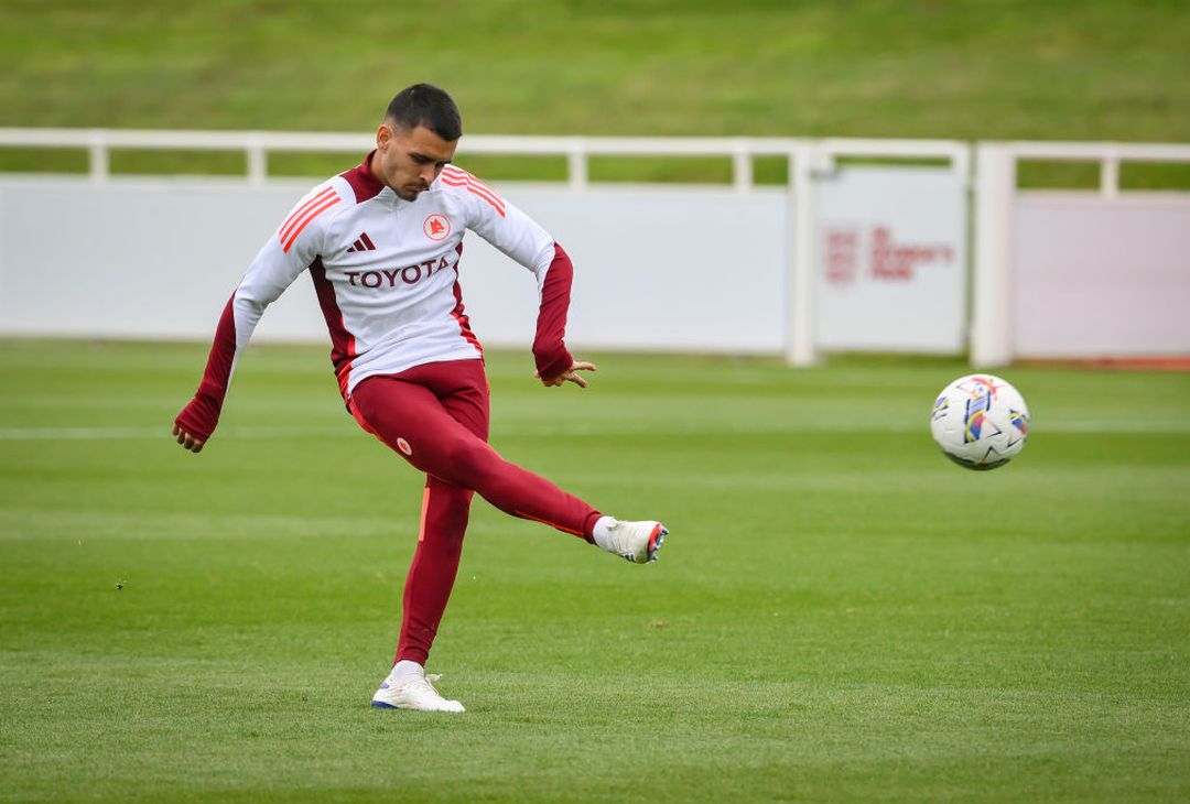 Ritiro Roma, Dovbyk scalda i motori: le indicazioni di De Rossi – FOTO GALLERY - immagine 26