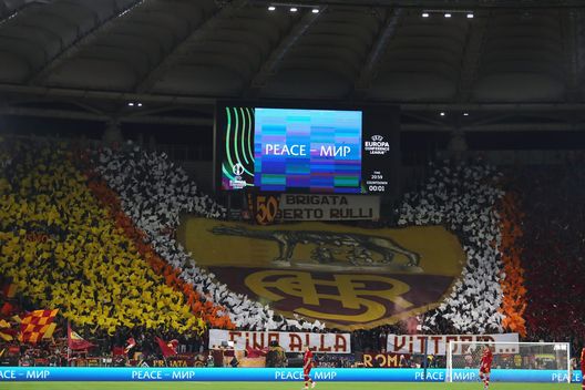 Verso Roma-Viktoria Plzen: le migliori coreografie europee imbastite all’Olimpico- immagine 7