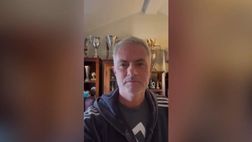 VIDEO – Mourinho: ”Auguri di buon Natale”, e dietro di lui spunta la Conference