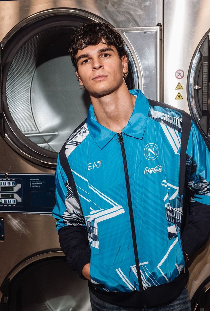 GALLERY Il Napoli mostra la nuova felpa azzurra per veri tifosi: ma che design! - immagine 5