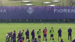 VIDEO – Fiorentina in campo: minuto di raccoglimento e applausi per Rocco