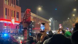 VIDEO – Milan-Stella Rossa, pullman rossonero allo stadio | PM News