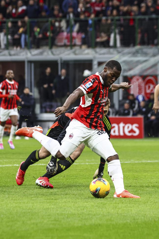 MILAN, ITALY - MARCH 15: Yunus Musah of AC Milan in action during the Serie A match between AC Milan and Como at Stadio Giuseppe Meazza on March 15, 2025 in Milan, Italy. (Photo by Giuseppe Cottini/AC Milan via Getty Images) Musah Maignan