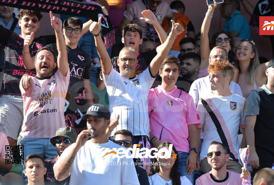 FOTOTIFO Palermo-Sudtirol 2-1, gli scatti ai tifosi al “Renzo Barbera” (GALLERY) - immagine 53