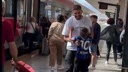 VIDEO / Berardi torna a casa: il figlio lo accoglie con la maglia dell’Inter