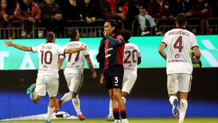 CAGLIARI, ITALY - OCTOBER 20: Karol Linetty of Torino celebrates his goal 1-2 during the Serie A match between Cagliari and Torino at Sardegna Arena on October 20, 2024 in Cagliari, Italy. (Photo by Enrico Locci/Getty Images)