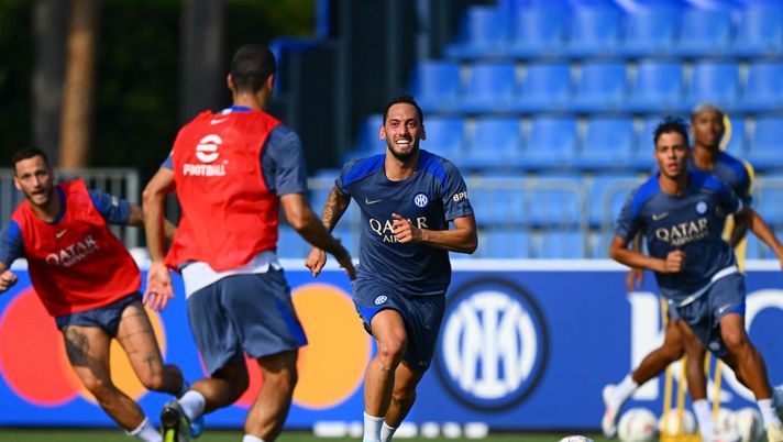 Getty Calhanoglu arrivato carico ad Appiano: “Si è messo a lavoro e ha fatto capire a tutti che…” - immagine 1