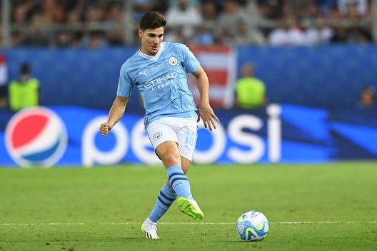 Julian Alvarez, 14 titoli in bacheca: lo stesso numero di Messi a 23 anni…- immagine 2