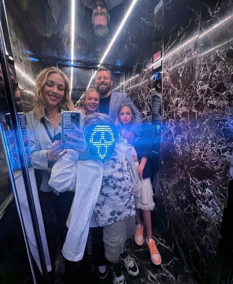 Roma, De Rossi torna a sorridere: lo scatto con la famiglia – FOTO - immagine 1