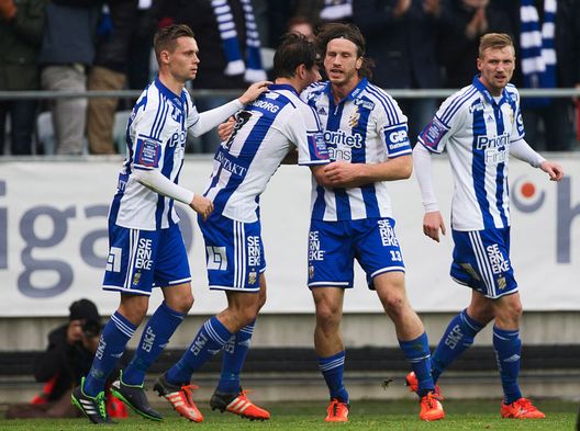 Gothenburg, Svezia - 31 ottobre 2015: Giocatori del Göteborg esultano dopo il gol contro il Kalmar. (Foto di Nils Petter Nilsson/Ombrello/Getty Images) Elfsborg-Göteborg, statistiche e precedenti tra i due club svedesi- immagine 3