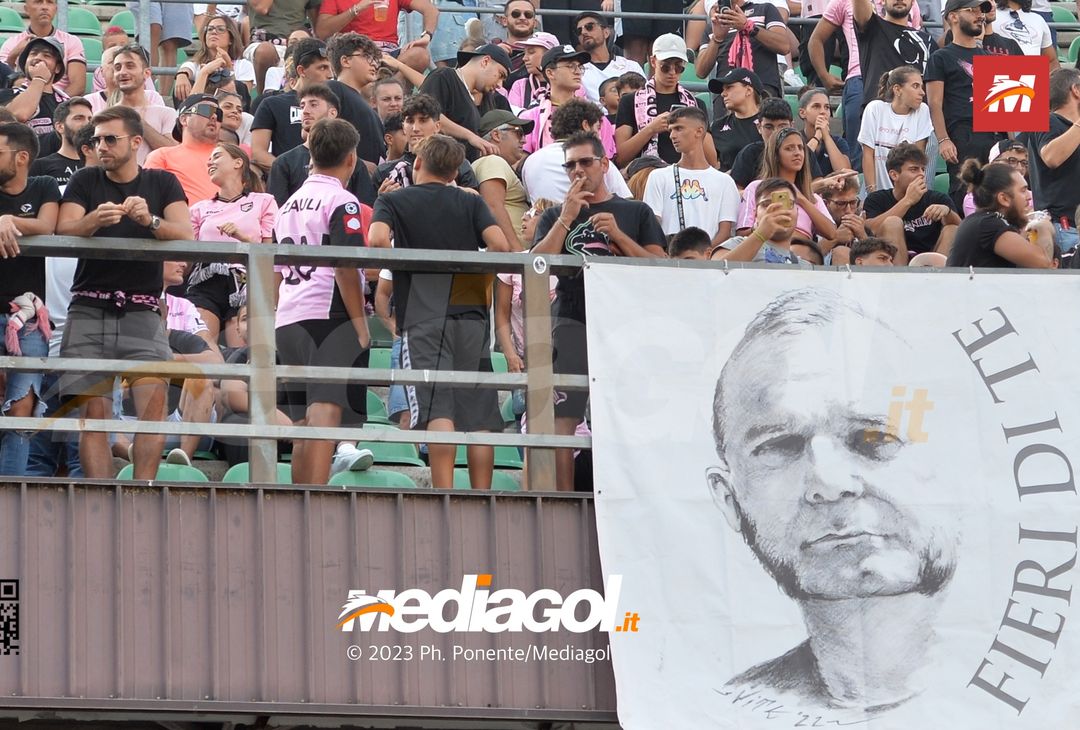 FOTOTIFO Palermo-Feralpisalò 3-0, gli scatti ai tifosi al “Renzo Barbera” (GALLERY) - immagine 55