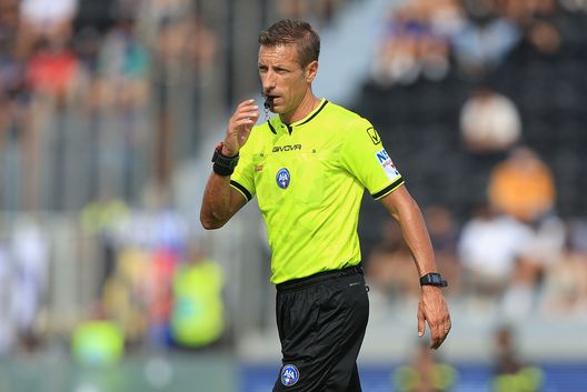PISA, ITALY - SEPTEMBER 14: Davide massa referee during the Serie A match between Pisa SC and Udinese Calcio at Arena Garibaldi on September 14, 2025 in Pisa, Italy. (Photo by Gabriele Maltinti/Getty Images)