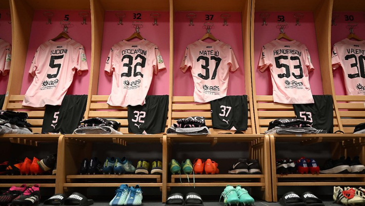 FOTO Palermo-Spezia: le maglie che indosseranno i rosanero al “Renzo Barbera” FOTO Palermo-Spezia: le maglie che indosseranno i rosanero al “Renzo Barbera” - immagine 1