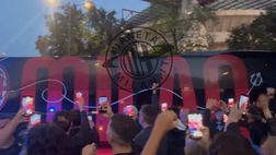 VIDEO, Milan-Napoli: pullman rossonero arrivato a San Siro | PM News