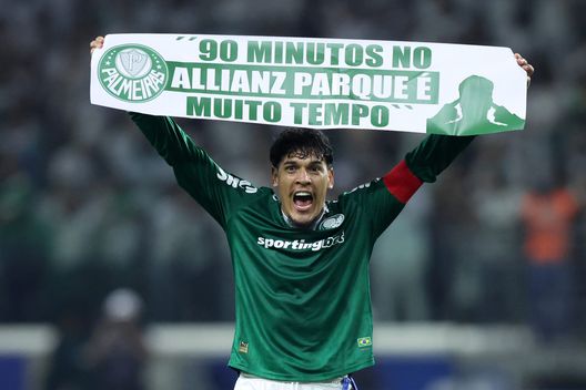 SAO PAULO, BRASILE - 30 OTTOBRE: Gustavo Gomez di Palmeiras festeggia dopo aver vinto ed essere avanzato alla finale dopo la semifinale di seconda tappa della Copa CONMEBOL Libertadores 2025 tra Palmeiras e LDU Quito all'Allianz Parque il 30 ottobre 2025 a San Paolo, Brasile. (Foto di Alexandre Schneider/Getty Images) Palmeiras