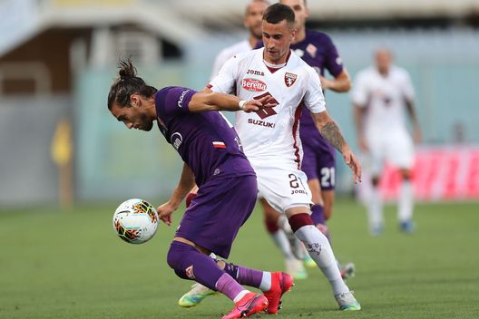 FLORENCE, ITALY - JULY 19: Martin Caceres of ACF Fiorentina battles for the ball with Alejandro Berenguer of Torino FC during the Serie A match between ACF Fiorentina and Torino FC at Stadio Artemio Franchi on July 19, 2020 in Florence, Italy. (Photo by Gabriele Maltinti/Getty Images)