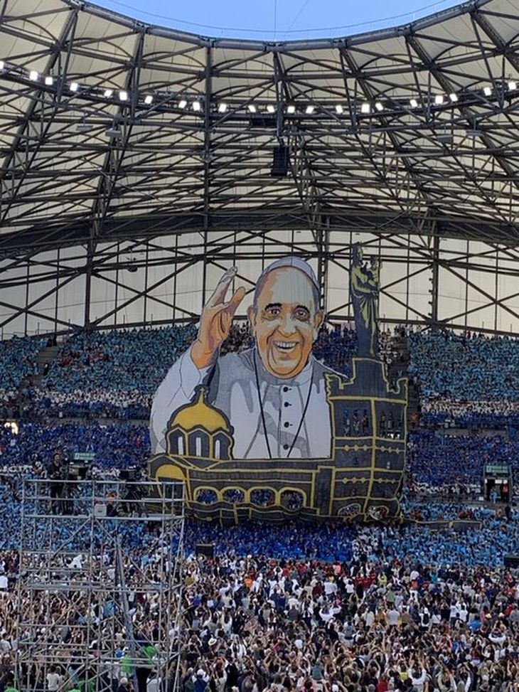 Francia, coreografia in onore del Papa al Velodrome di Marsiglia- immagine 2