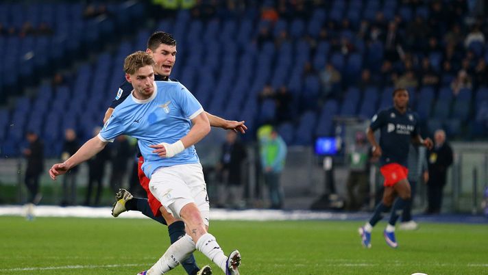 ROME, ITALY - JANUARY 30: Kenneth Taylor of SS Lazio scores the team's second goal during the Serie A match between SS Lazio and Genoa CFC at Stadio Olimpico on January 30, 2026 in Rome, Italy. (Photo by Paolo Bruno/Getty Images) Lazio-Genoa, Taylor sui social: “Emozione speciale”. E l’esultanza… – FOTO - immagine 1