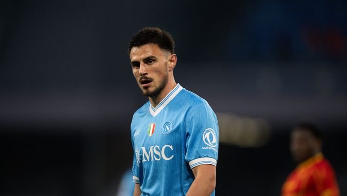 NAPLES, ITALY - MARCH 14: Eljif Elmas in action during the Serie A match between SSC Napoli and US Lecce at Stadio Diego Armando Maradona on March 14, 2026 in Naples, Italy.(Photo by SSC NAPOLI/SSC NAPOLI via Getty Images) Elmas in bilico, il suo riscatto non è più una certezza: la situazione – Mattino - immagine 1
