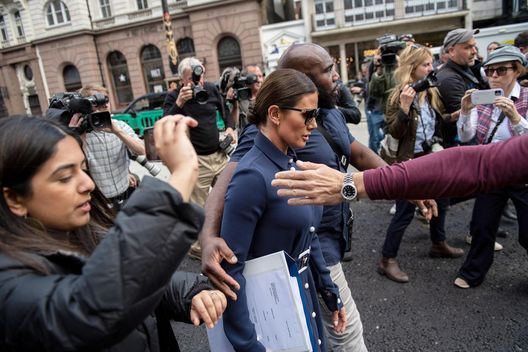 Esultanza pazza di Vardy (che imita Adebayor) dopo i cori offensivi all’indirizzo della moglie - immagine 1