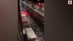 Milan-PSG, scontri tra tifosi ai Navigli: le immagini dall’alto | VIDEO