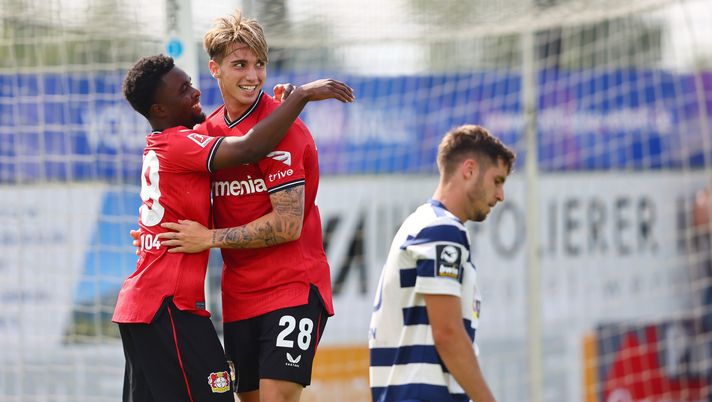 VELBERT, GERMANY - JULY 09: Iker Bravo of Leverkusen (R) celebrates the sixth goal with Jardell Kanga during the pre-season friendly match between Bayer 04 Leverkusen and MSV Duisburg at IMS Arena on July 09, 2022 in Velbert, Germany. (Photo by Christof Koepsel/Getty Images) News Udinese | Bravo: “Non vedo l’ora di iniziare a lavorare coi friulani” - immagine 1