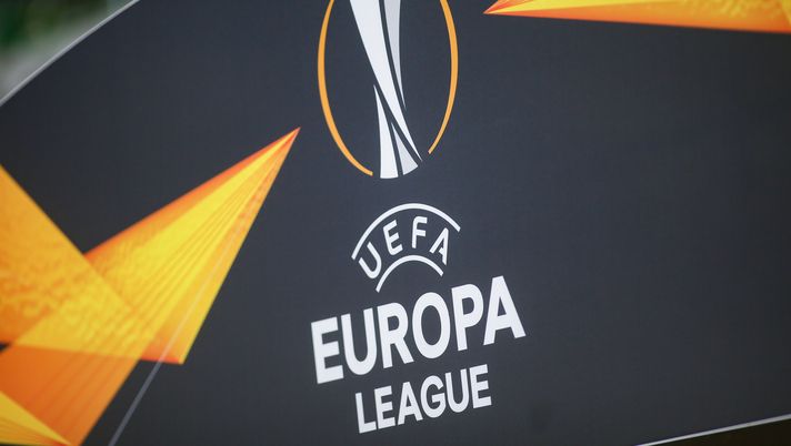 WOLFSBURG, GERMANY - NOVEMBER 07: The UEFA Europa League logo is seen prior to the UEFA Europa League group I match between VfL Wolfsburg and KAA Gent at Volkswagen Arena on November 7, 2019 in Wolfsburg, Germany. (Photo by Selim Sudheimer/Bongarts/Getty Images) Europa League: trionfa l’Aston Villa dello “specialista” Emery - immagine 1