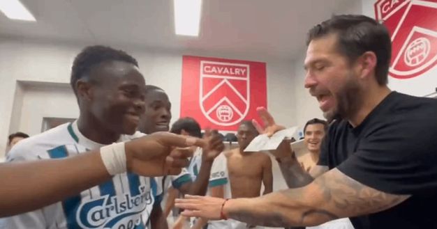 York United, Mora e i 300 dollari (Foto tratta da profilo X @FOXSportsMX) “Se segni ti do 300 dollari”, è la tattica del mister dello York United- immagine 3