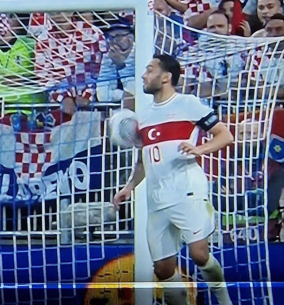 Petto e ascella, tra Pulisic e Calhanoglu è sempre derby…- immagine 3