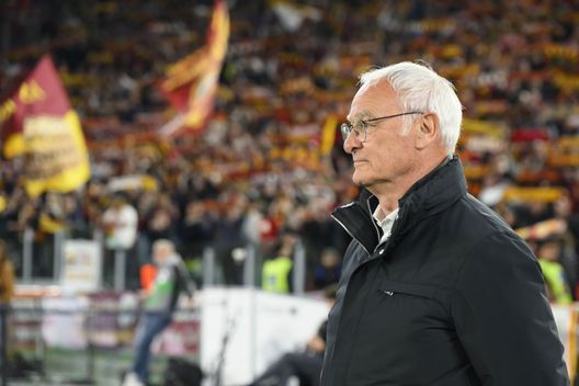 ROME, ITALY - APRIL 19: AS Roma coach Claudio Ranieri looks on during the Serie A match between AS Roma and Verona at Stadio Olimpico on April 19, 2025 in Rome, Italy. (Photo by Luciano Rossi/AS Roma via Getty Images) ranieri