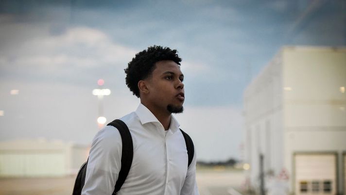 TURIN, ITALY - AUGUST 27: Weston McKennie arrives in Turin on August 27, 2020 in Turin, Italy. (Photo by Daniele Badolato - Juventus FC/Juventus FC via Getty Images) Juve, la situazione a centrocampo: le combinazioni di Pirlo, da McKennie a Kulusevski - immagine 1