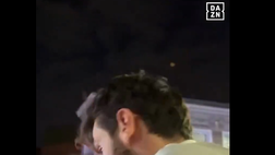 Kvara è l’anima della festa: diventa capo ultras e lancia cori alla folla di tifosi