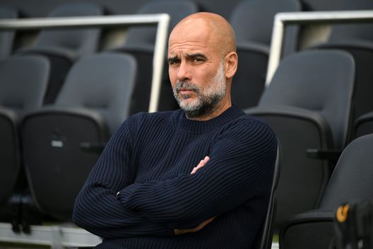Pep Guardiola, tecnico del Manchester City almeno fino al 2027. (Foto di Alex Broadway/Getty Images) Guardiola e Xavi si candidano per allenare l’India: la Federazione ci crede, ma le mail sono false- immagine 2