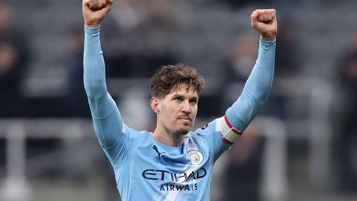 NEWCASTLE UPON TYNE, ENGLAND - MARCH 07: John Stones of Manchester City celebrates victory following the Emirates FA Cup Fifth Round match between Newcastle United and Manchester City at St. James' Park on March 07, 2026 in Newcastle upon Tyne, England. (Photo by George Wood/Getty Images) Stones proposto al Napoli, l’affare è possibile? La posizione del club – SI - immagine 1