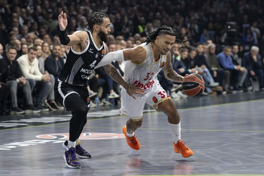 BELGRADO, SERBIA – 11 novembre: Matthew Strazel, numero 32 dell’AS Monaco, in azione contro Duane Washington, numero 4 del Partizan Mozzart Bet Belgrado, durante la partita di Eurolega tra Partizan Mozzart Bet Belgrado e AS Monaco, disputata alla Belgrade Arena l’11 novembre 2025 a Belgrado, Serbia. (Foto di Srdjan Stevanovic/Euroleague Basketball via Getty Images) Streaming Stella Rossa-Monaco Diretta TV e live gratis- immagine 3