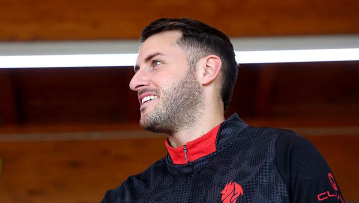 CAIRATE, ITALY - NOVEMBER 12: Santiago Gimenez of AC Milan in action during an AC Milan Training Session at Milanello on November 12, 2025 in Cairate, Italy. (Photo by Giuseppe Cottini/AC Milan via Getty Images) Agente Gimenez: “Santiago via dal Milan? Non esiste! La verità sulla Premier League” - immagine 1