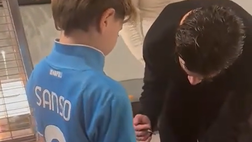 Vergara, cuore azzurro: si ferma per un bambino e gli regala un sorriso