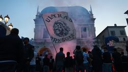 Brescia sul piede di guerra, tifosi in piazza contro Cellino