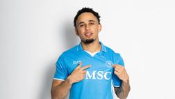 GALLERY Okafor veste l’azzurro: gli scatti con le tre divise del Napoli