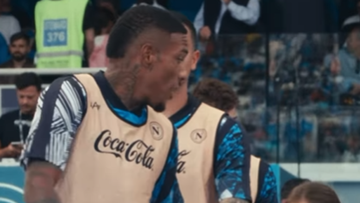 VIDEO Folorunsho e una bambina danno vita ad un simpatico siparietto prima del match VIDEO Folorunsho e una bambina danno vita ad un simpatico siparietto prima del match - immagine 1