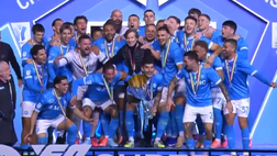 Di Lorenzo alza la Supercoppa, il momento della premiazione degli azzurri VIDEO