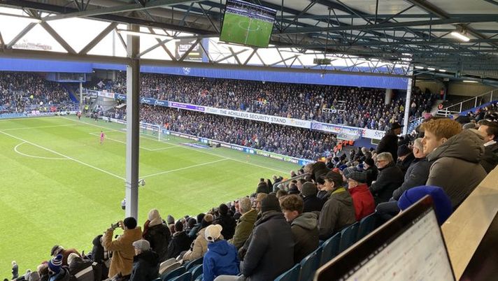 London derby QPR-Millwall ad alta tensione: oggetti in campo e tafferugli con la polizia - immagine 1