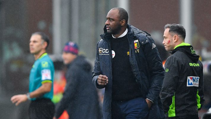 GENOA, ITALY - NOVEMBER 24: Patrick Vieira, head coach of Genoa, looks on during the Serie A match between Genoa and Cagliari at Stadio Luigi Ferraris on November 24, 2024 in Genoa, Italy. (Photo by Getty Images/Getty Images) Genoa, la lista dei convocati per la sfida contro il Torino: Vieira ne chiama 24 - immagine 1