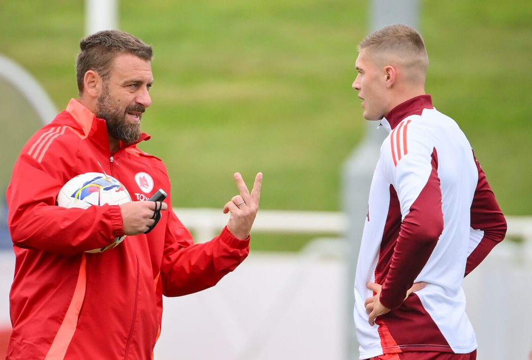 Ritiro Roma, Dovbyk scalda i motori: le indicazioni di De Rossi – FOTO GALLERY - immagine 65