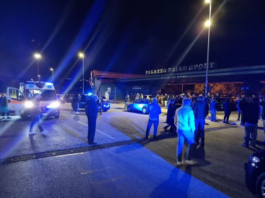 Avellino, anche alcuni feriti negli scontri al derby di futsal: il pres. Melillo “Uno sfregio allo sport”- immagine 2