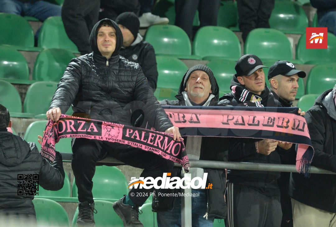 FOTOTIFO Palermo-Bari 3-0, gli scatti ai tifosi al “Renzo Barbera” (GALLERY) - immagine 37